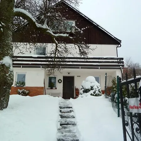 Red Tree 公寓 弗尔赫拉比